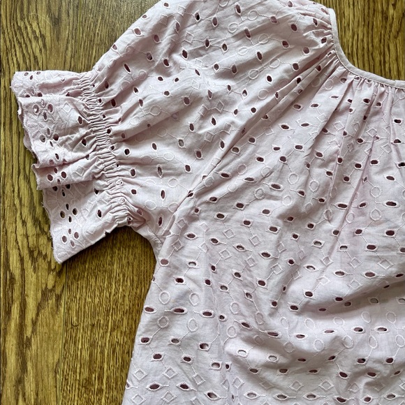 Universal Threads Lilac Eyelet Top Sz M - Picture 5 of 6